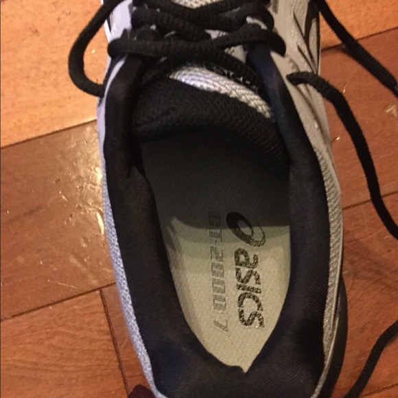 ASICS brand new shoes - Picture 4 of 6
